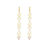 Boucles d'oreilles Laure pendantes ajourées triangle laiton couleur or